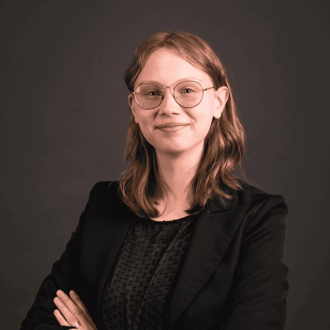 headshot, young woman, smiling, with arms crossed